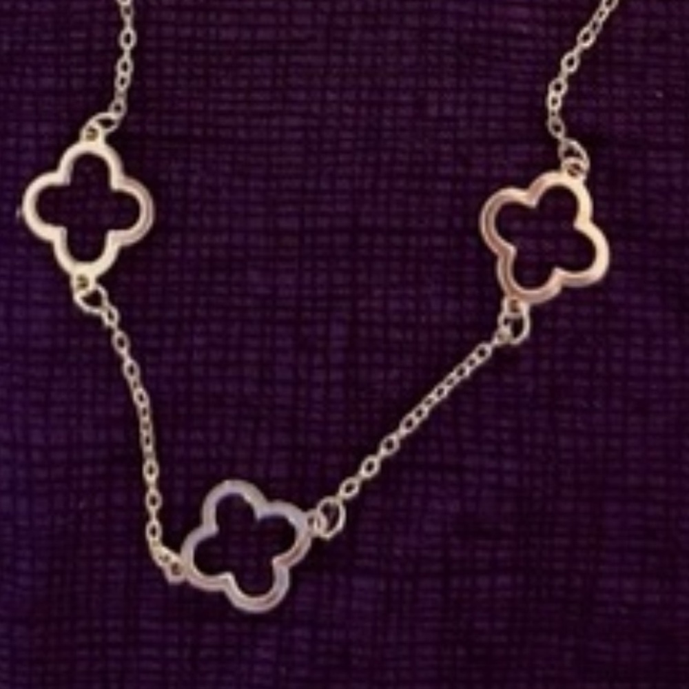 AmorAime Clover Necklace Gold Tone w/ Box & Shine Cloth Like New